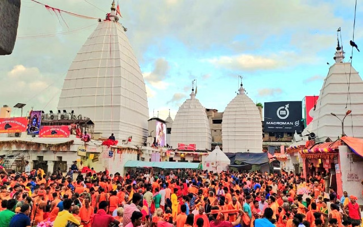 बिहार: लालू यादव और राबड़ी देवी पहुंचे देवघर, कल करेंगे बाबा बैद्यनाथ मंदिर में पूजा