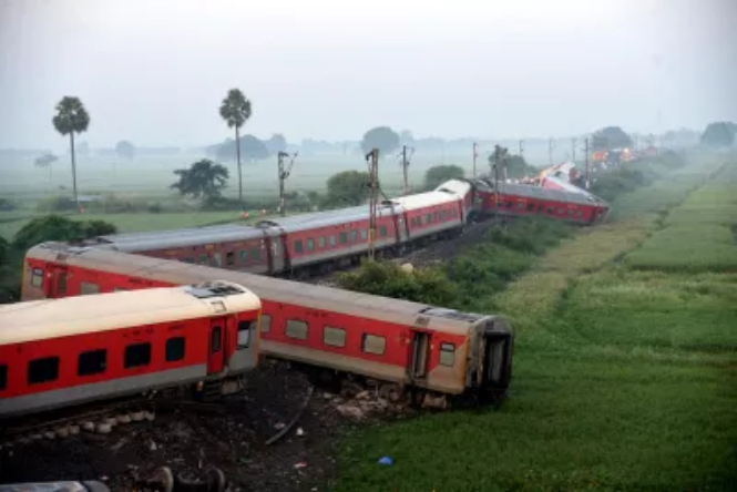 बिहार: नॉर्थ-ईस्ट एक्सप्रेस ट्रेन पर आई इन बड़े नेताओं की प्रतिक्रिया, कहा – पीड़ित परिजनों को संबल…