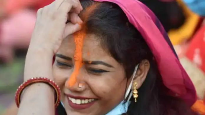 Why does a fasting woman apply vermilion till her nose during Chhath festival