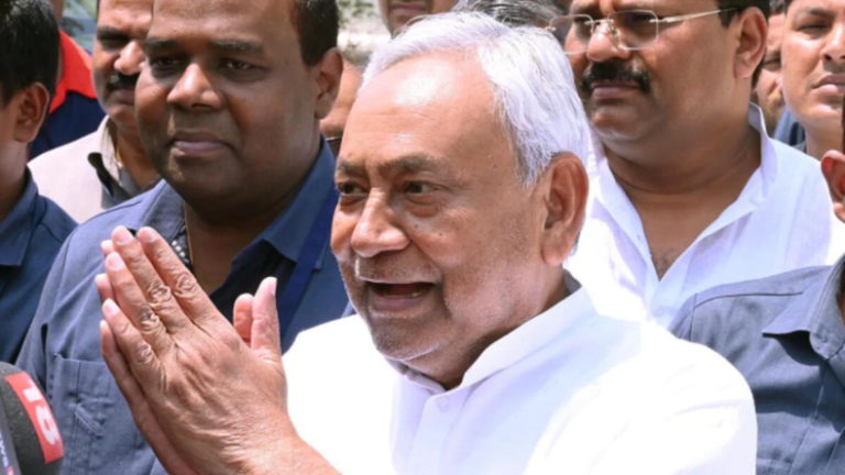 Nitish Kumar: CM Nitish Kumar reached JDU office with his 2 special ministers, political stir created before elections