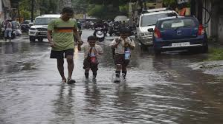 Rain Alert: सावधान! तीन घंटे के अंदर बिहार के कई जिलों में होगी तेज बारिश, येलो अलर्ट जारी