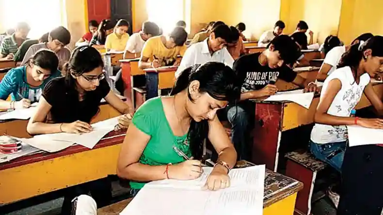 Exam: कैरिज एंड वैगन वर्कशॉप परीक्षा पर उठे सवाल, कई अभ्यर्थियों को मिले समान अंक