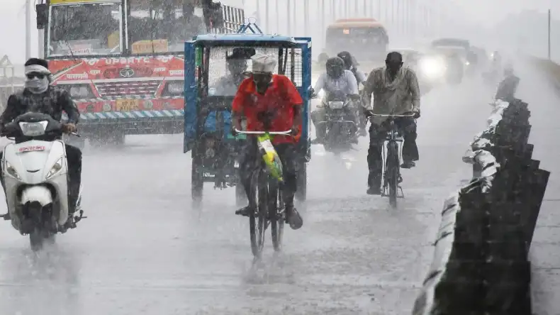 Weather: साल खत्म होते-होते मौसम ने ली करवट, विभाग ने घने कोहरे और बारिश की दी आहट