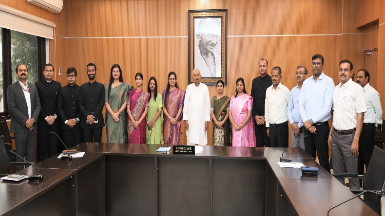 Nitish Kumar met the IAS