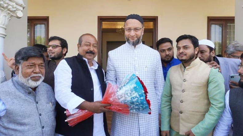 बिहार दौरे पर AIMIM पार्टी सुप्रीमो असदुद्दीन ओवैसी, बहादुरगंज से उम्मीदवार का ऐलान